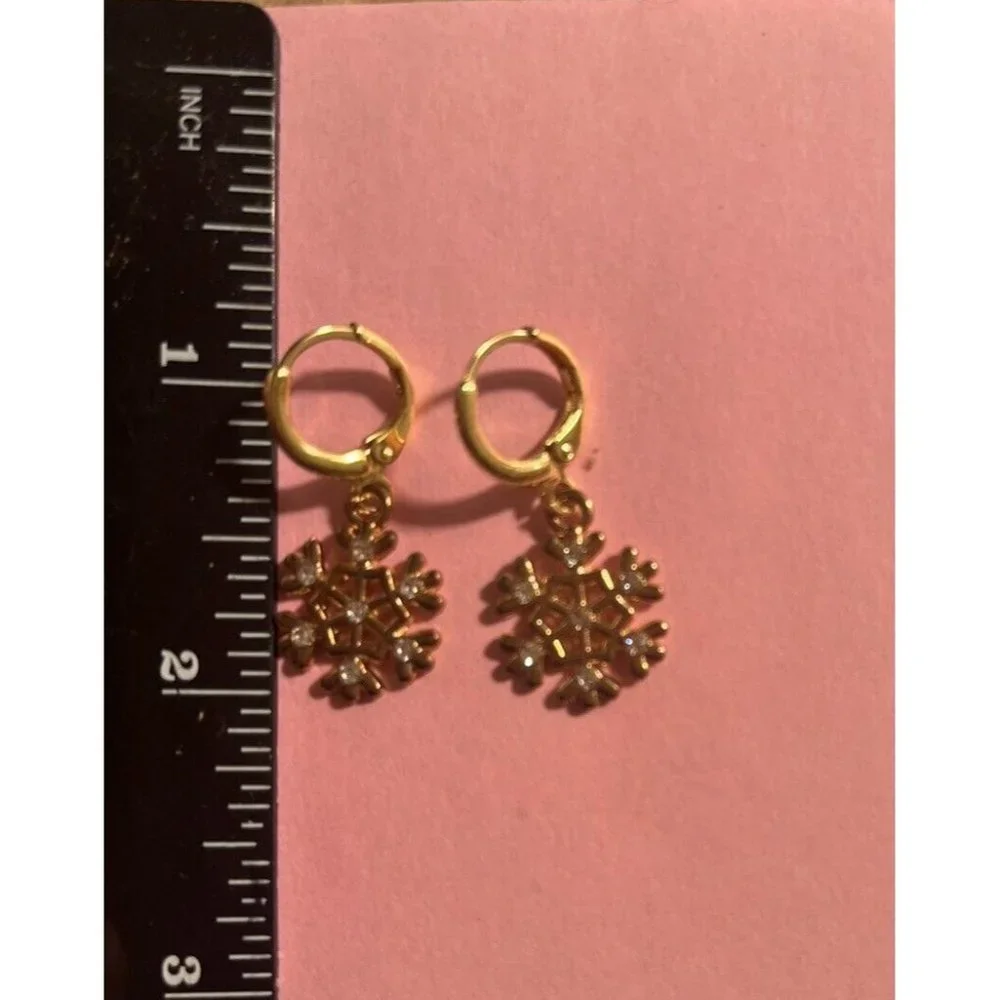 Snowflake Dangle Earrings Gold Tone Rhinestone‎ Holiday Winter Christmas
